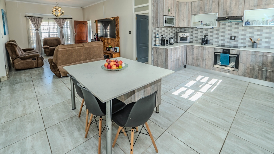 4 Bedroom Property for Sale in De Oude Spruit Western Cape